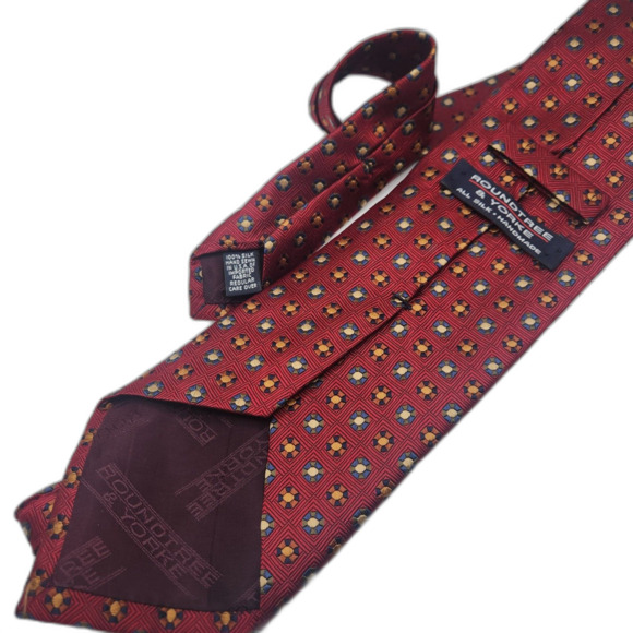 Roundtree & Yorke Classics Red Geometric Men's Tie 100% Silk 60"L x 4" W - Picture 3 of 7